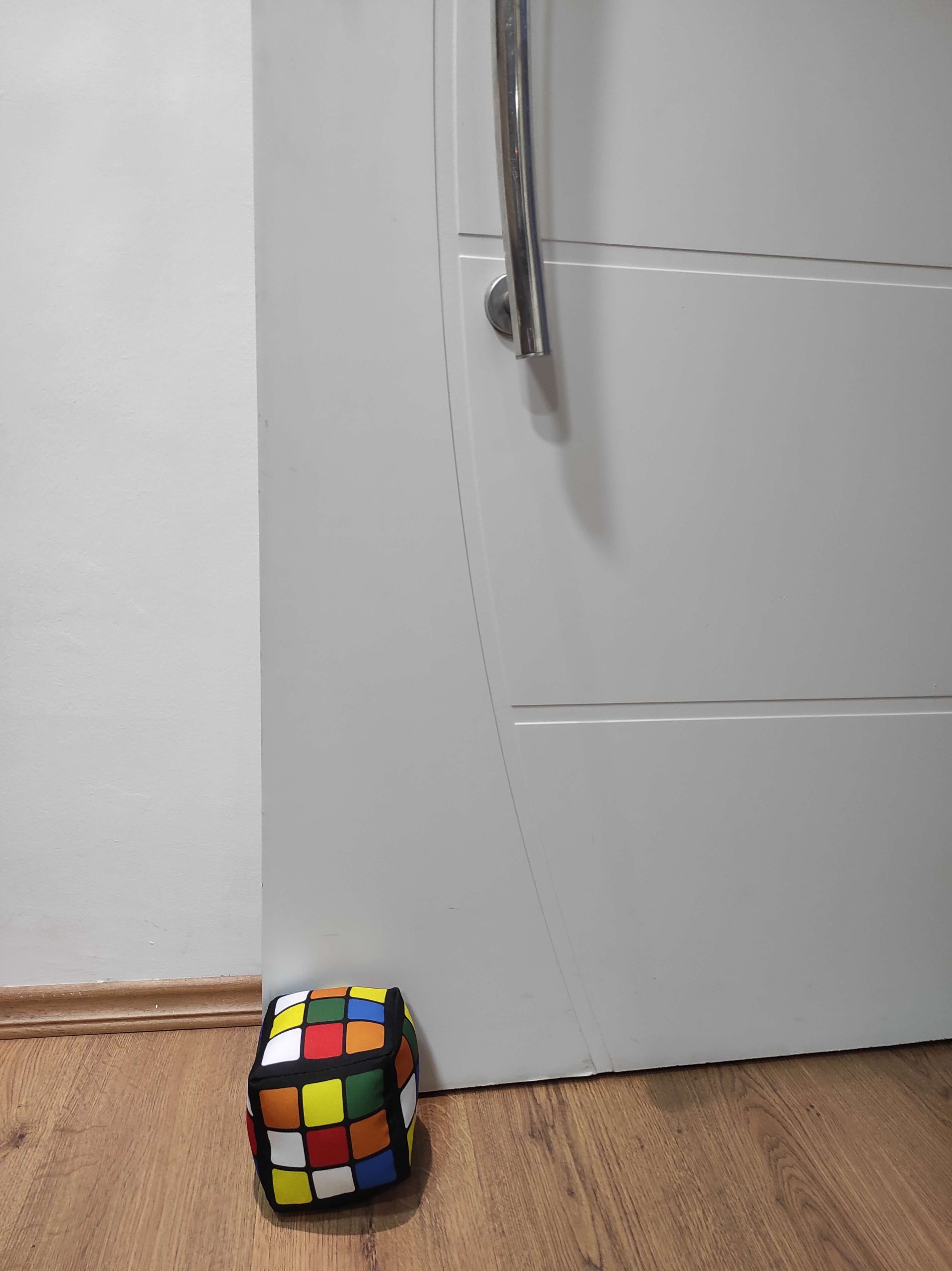 Peso de porta Cubo Mágico Retrô Decoração Geek 04