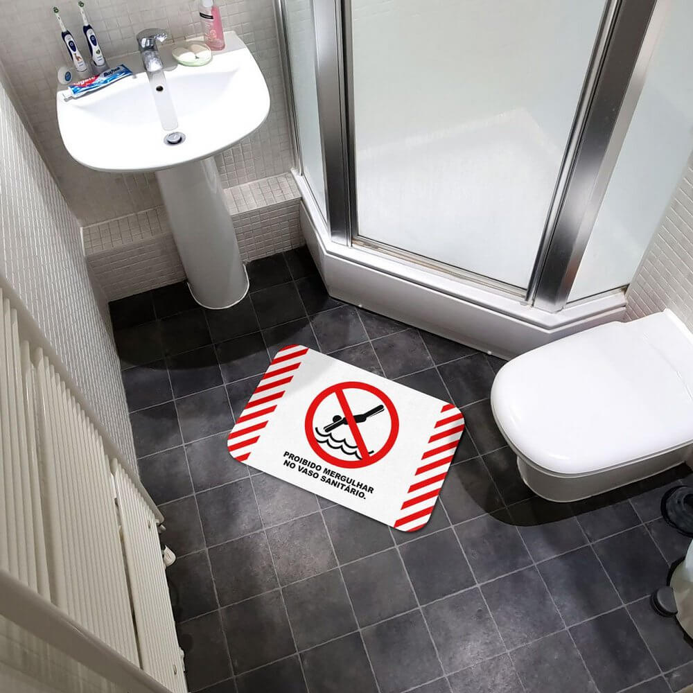 Tapete de Banheiro Proibido Mergulhar no Vaso Sanitário - Presente Criativo 5