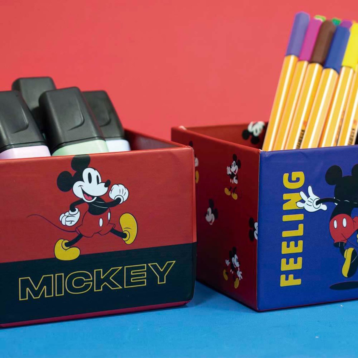 3765_Organizador de Mesa M_Mickey_Juntos_Foto