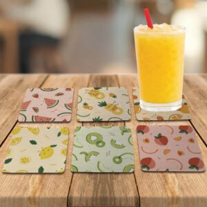 Kit de seis porta-copos Frutas Tropicais com estampas de frutas, em uso com copo de suco
